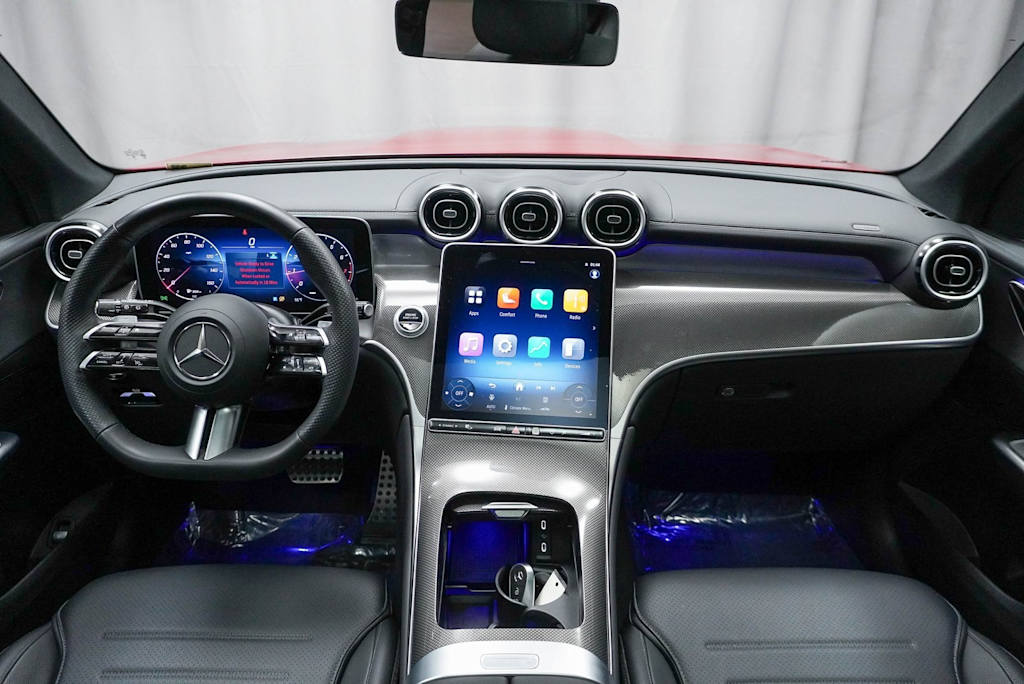 2025 Mercedes-Benz GLC 300 2