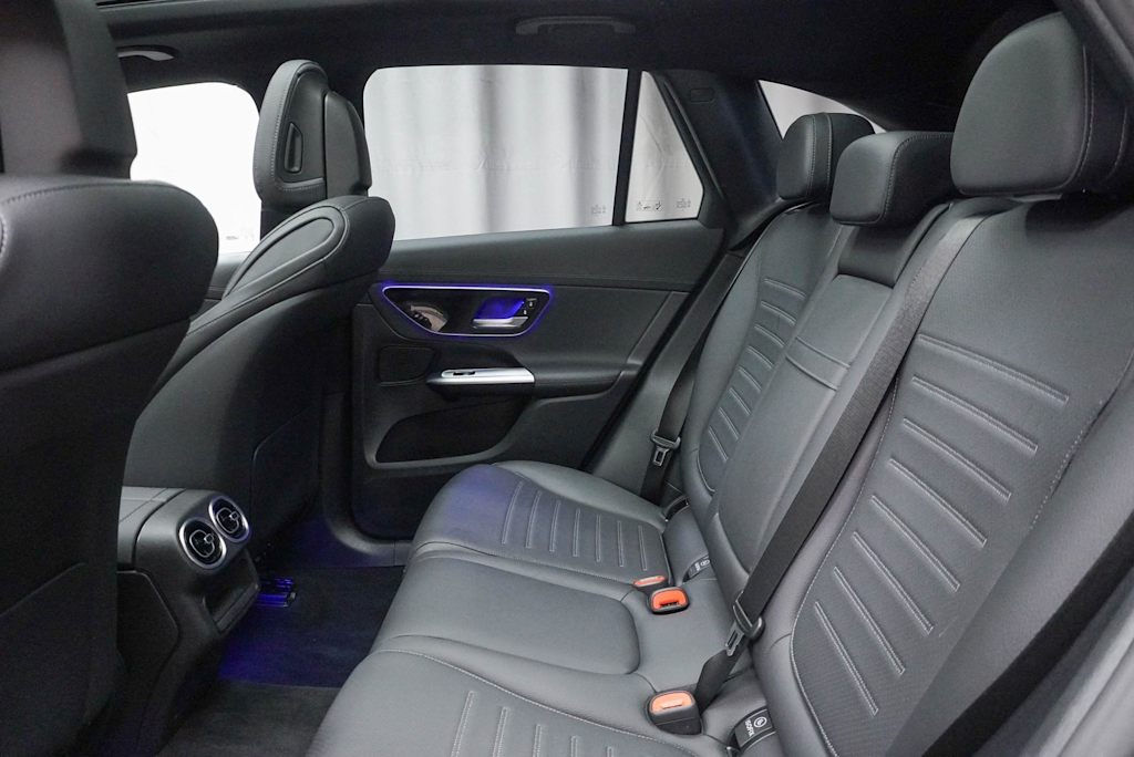 2025 Mercedes-Benz GLC 300 11