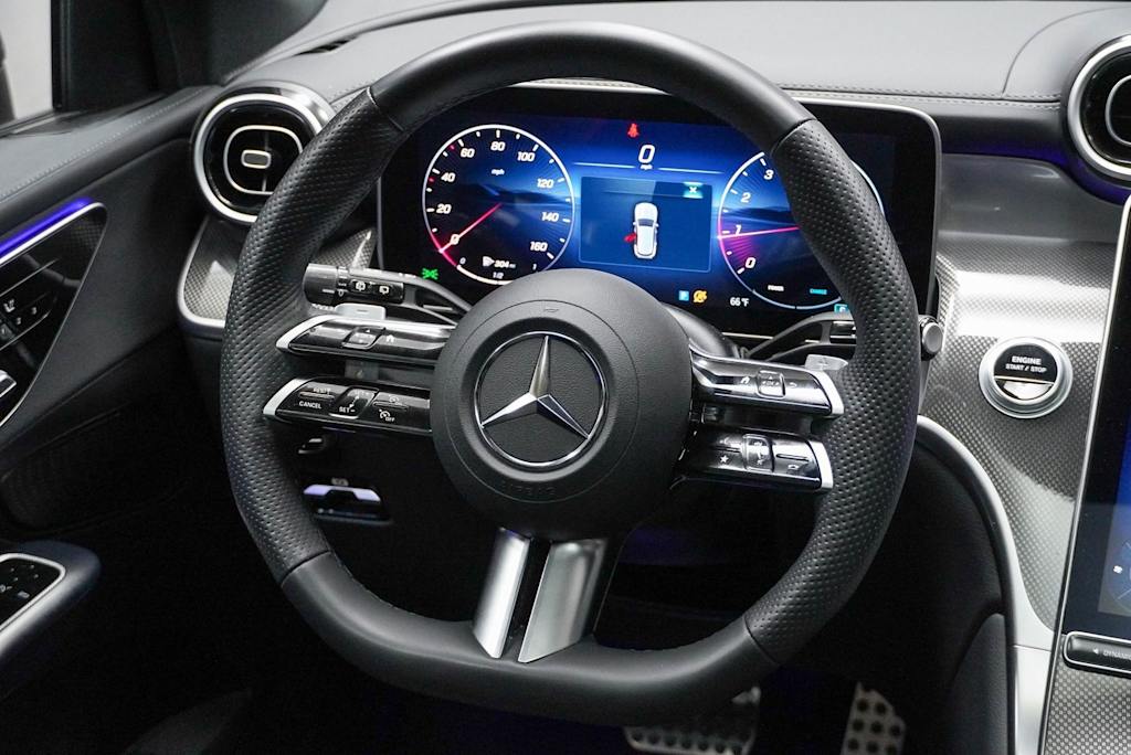 2025 Mercedes-Benz GLC 300 8