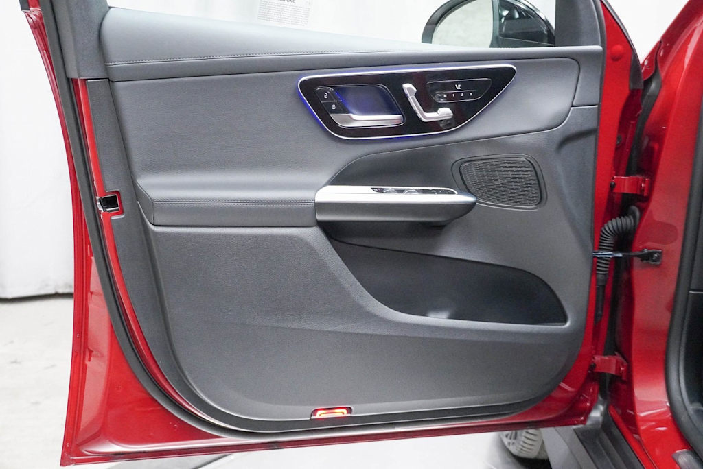 2025 Mercedes-Benz GLC 300 25