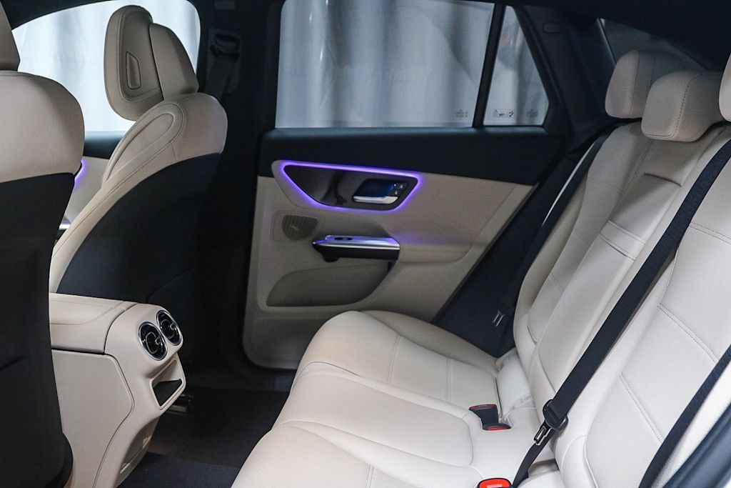 2025 Mercedes-Benz GLC 300 11