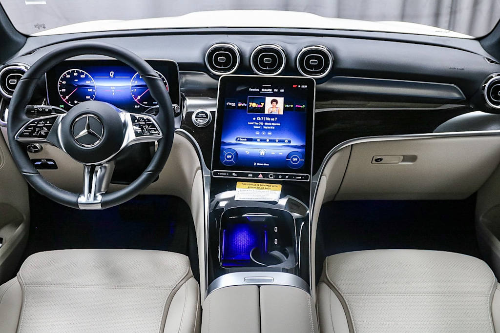 2025 Mercedes-Benz GLC 300 2