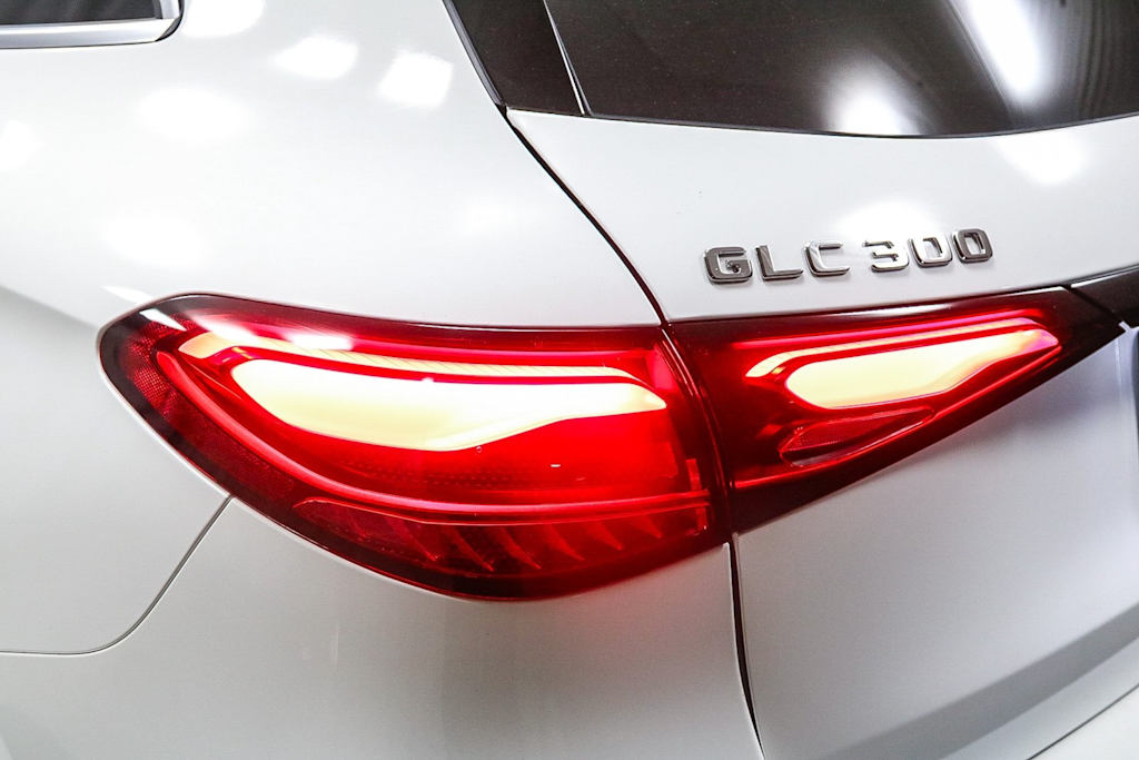 2025 Mercedes-Benz GLC 300 20