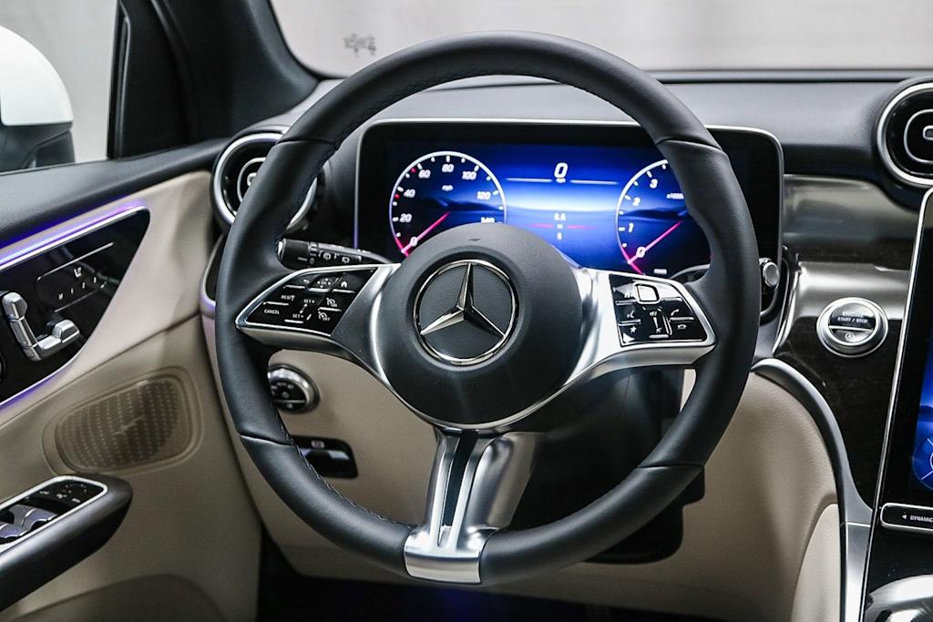 2025 Mercedes-Benz GLC 300 12