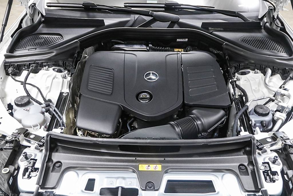 2025 Mercedes-Benz GLC 300 7