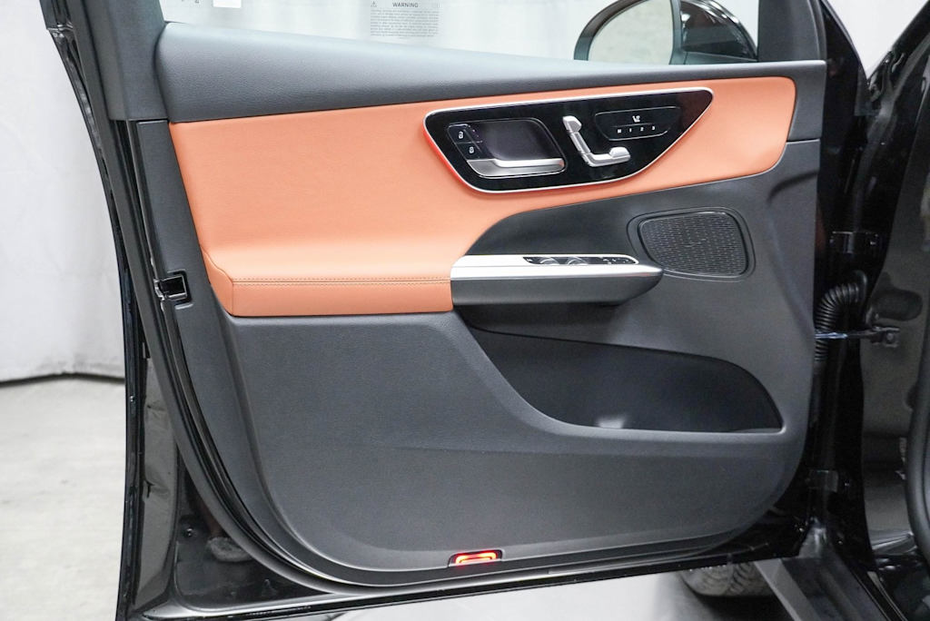 Thumbnail: 2025 Mercedes-Benz GLC - 23