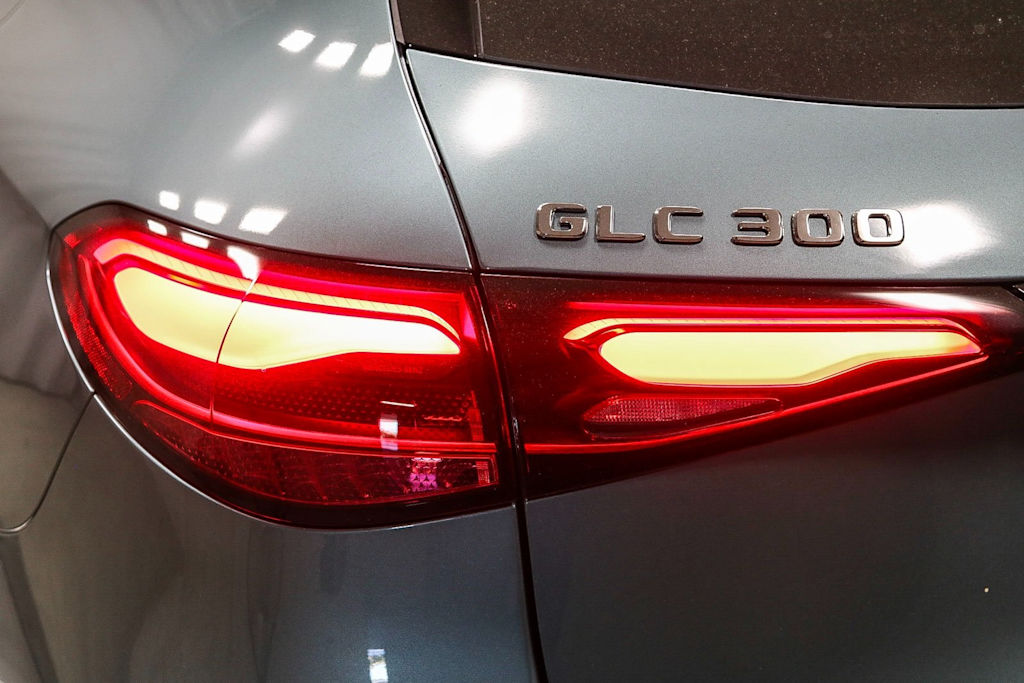 2025 Mercedes-Benz GLC 300 20