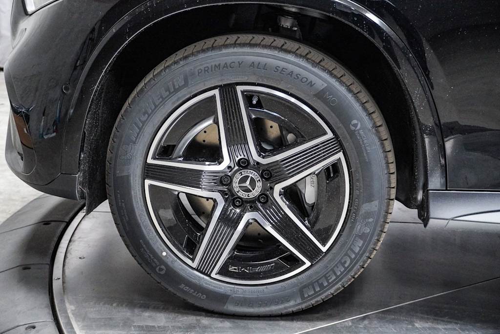 2025 Mercedes-Benz GLC 300 7