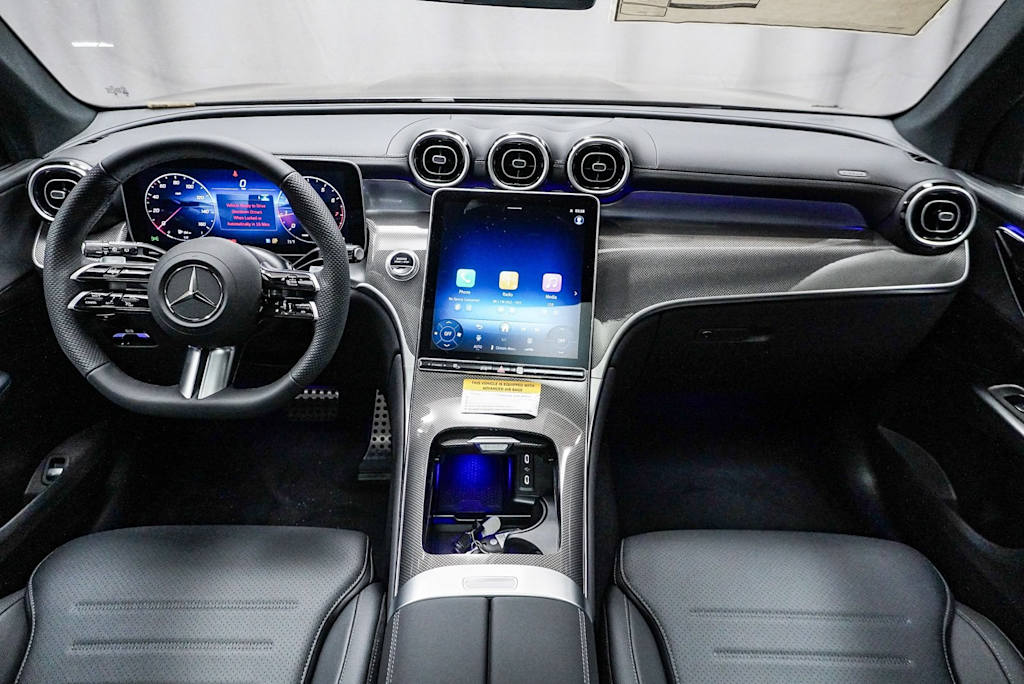 2025 Mercedes-Benz GLC 300 2
