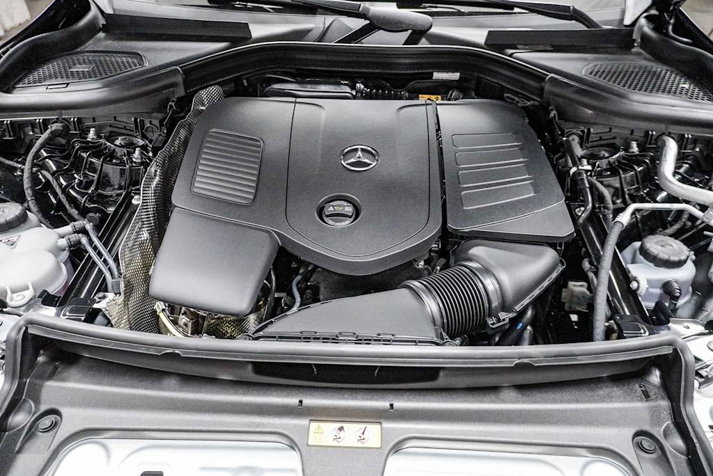 2025 Mercedes-Benz GLC 300 8