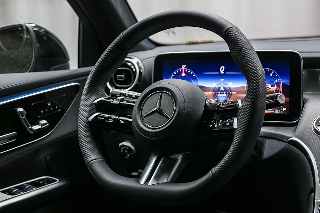 2025 Mercedes-Benz GLC 300 8