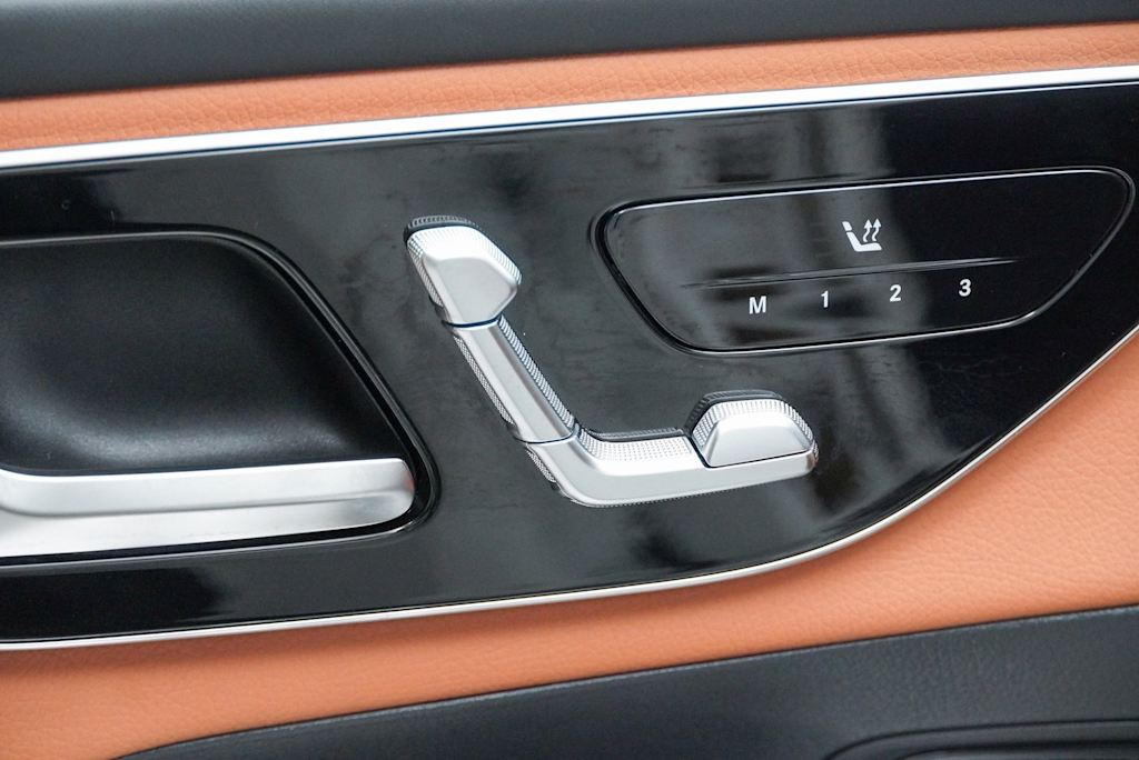 2025 Mercedes-Benz GLC 300 25