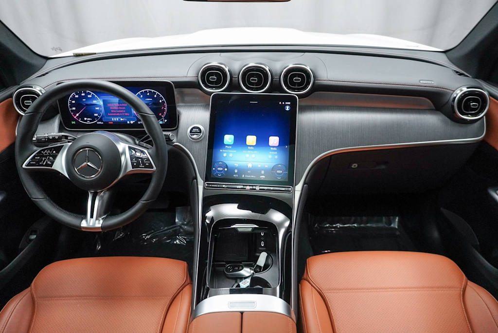 2025 Mercedes-Benz GLC 300 2