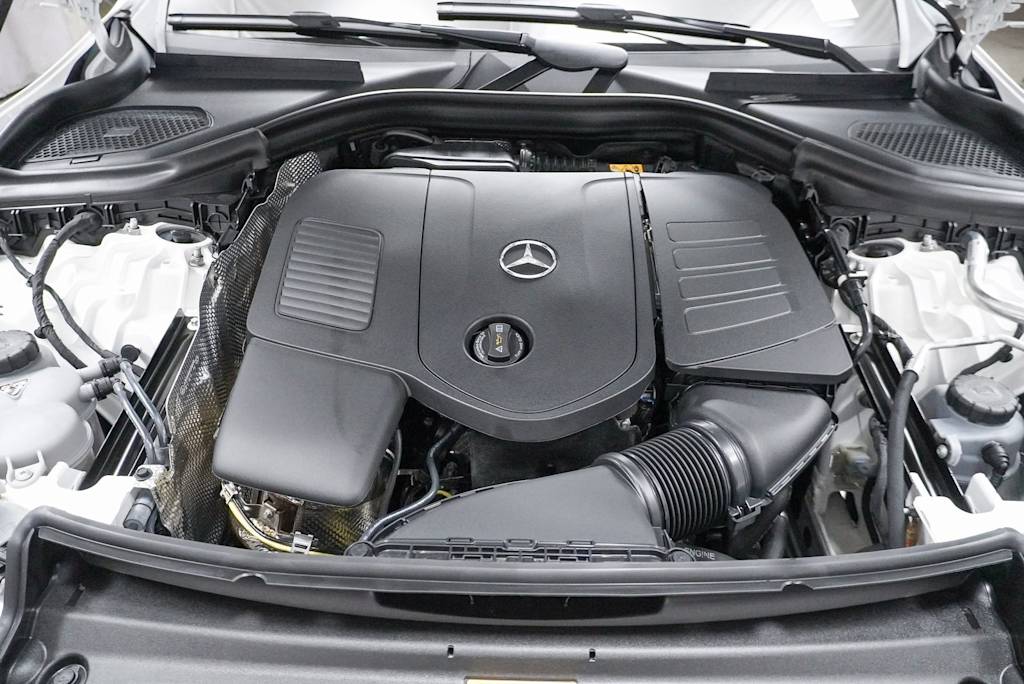 2025 Mercedes-Benz GLC 300 7