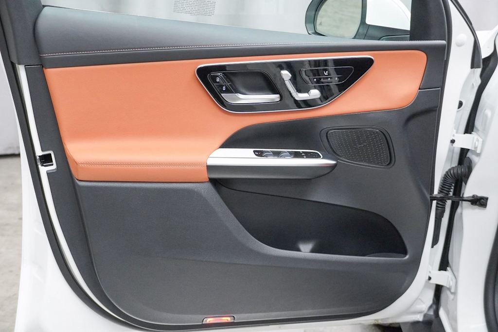 2025 Mercedes-Benz GLC 300 24