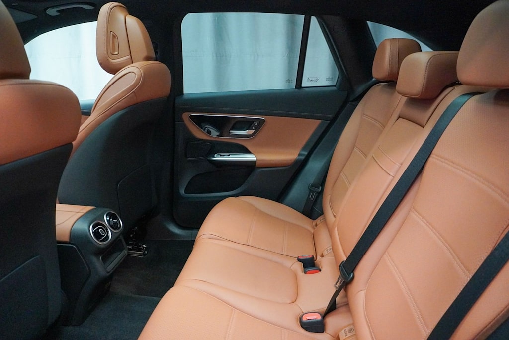 2025 Mercedes-Benz GLC 300 11
