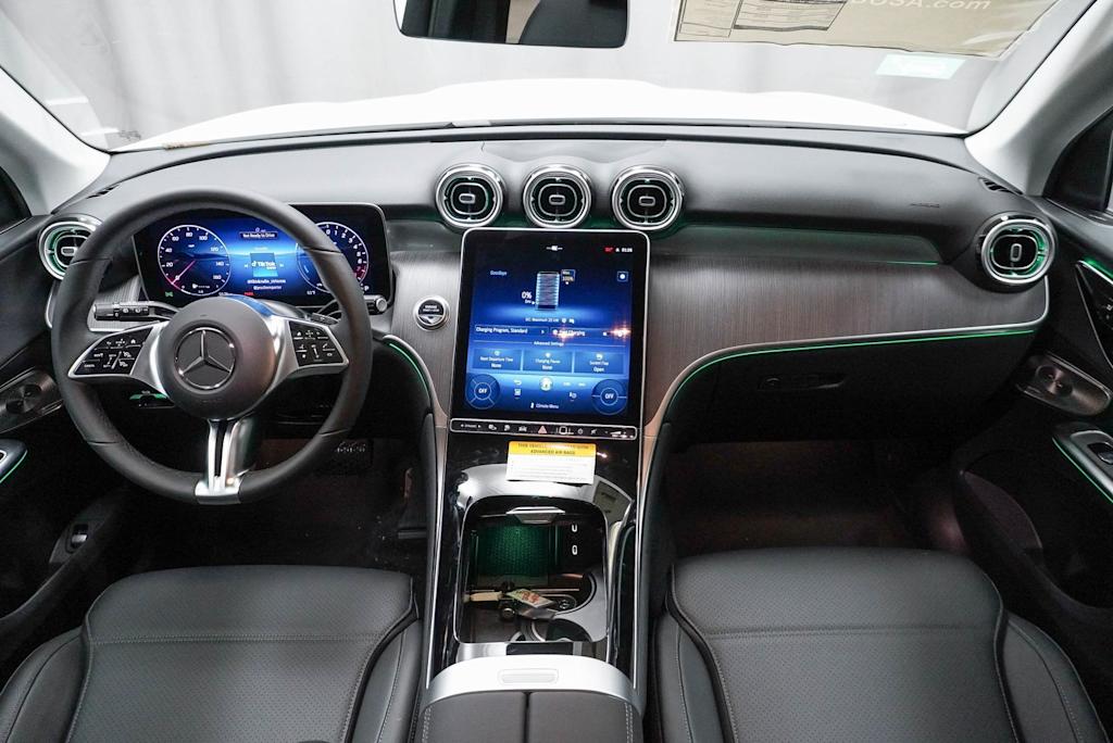 2025 Mercedes-Benz GLC 350 2