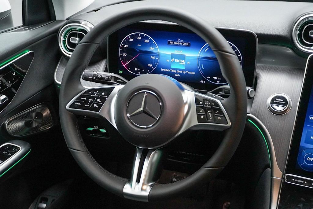 2025 Mercedes-Benz GLC 350 9