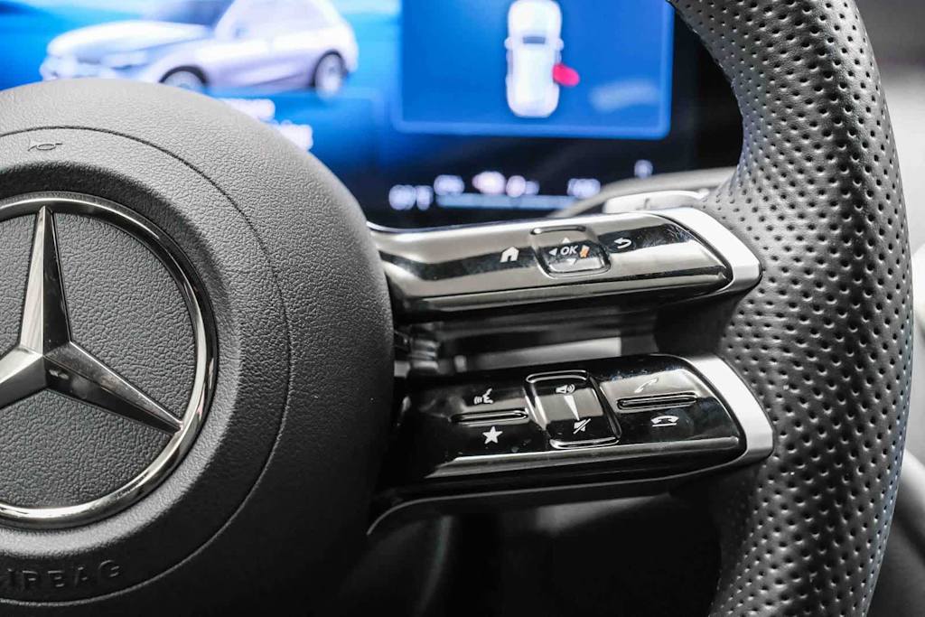 Thumbnail: 2025 Mercedes-Benz GLC - 23