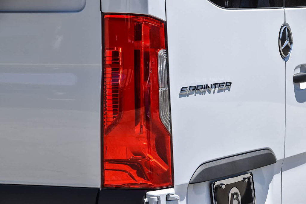 Thumbnail: 2021 Mercedes-Benz Sprinter - 18