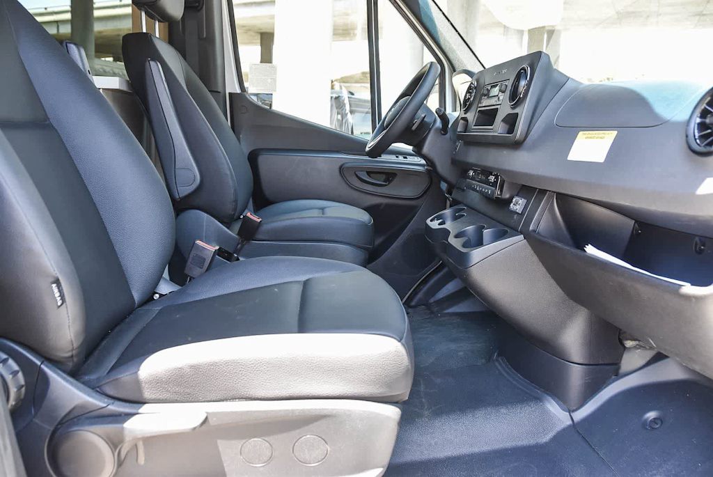 Thumbnail: 2021 Mercedes-Benz Sprinter - 29
