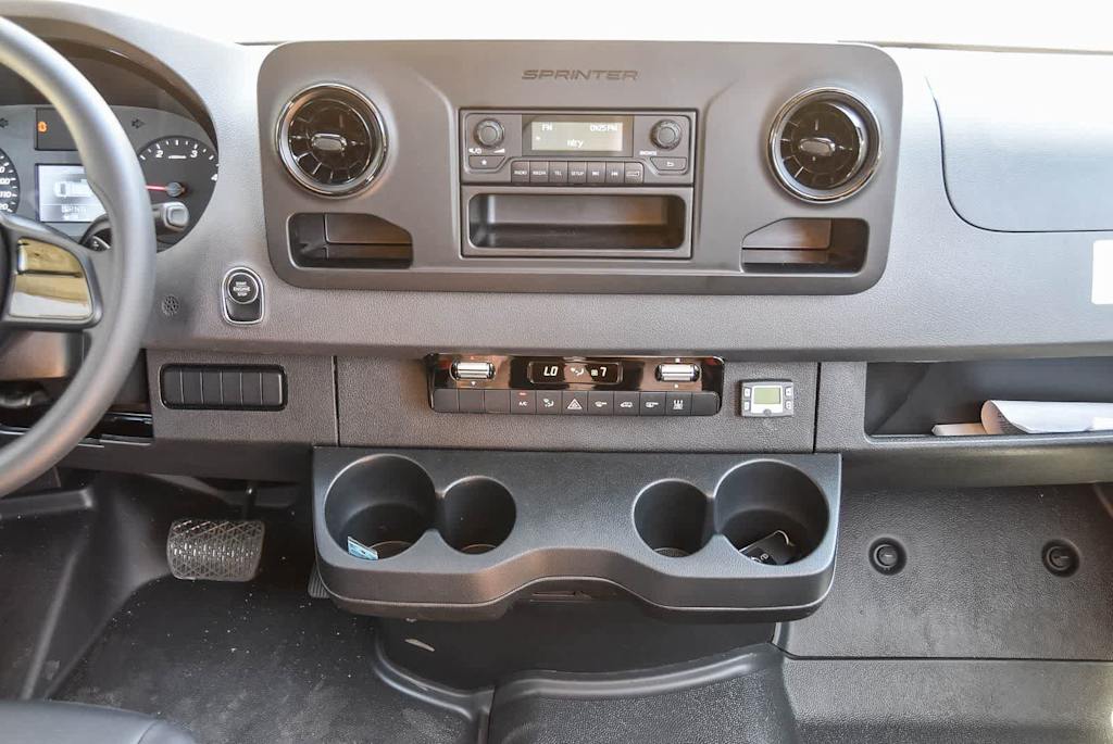 Thumbnail: 2021 Mercedes-Benz Sprinter - 11