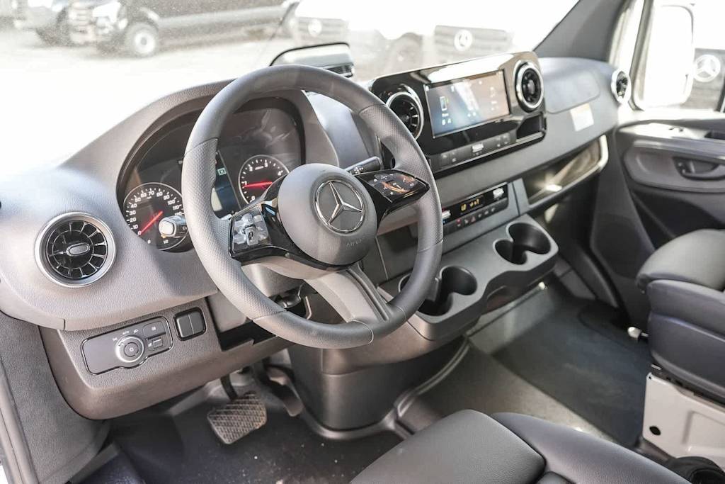 Thumbnail: 2026 Mercedes-Benz Sprinter - 2