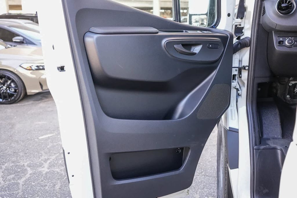 Thumbnail: 2026 Mercedes-Benz Sprinter - 25