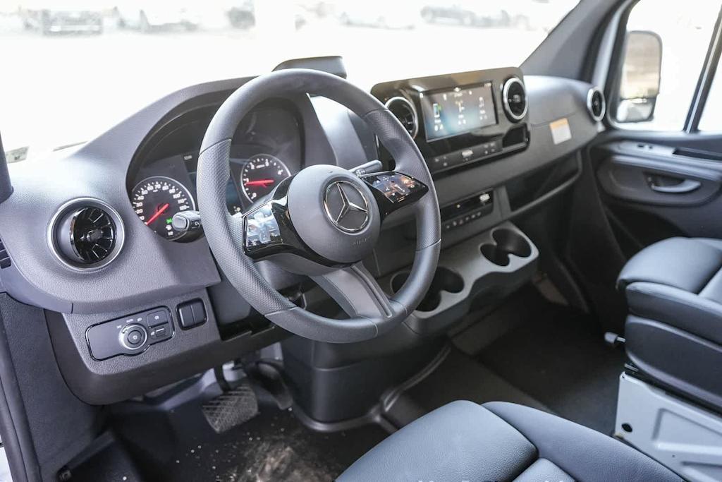 Thumbnail: 2026 Mercedes-Benz Sprinter - 2