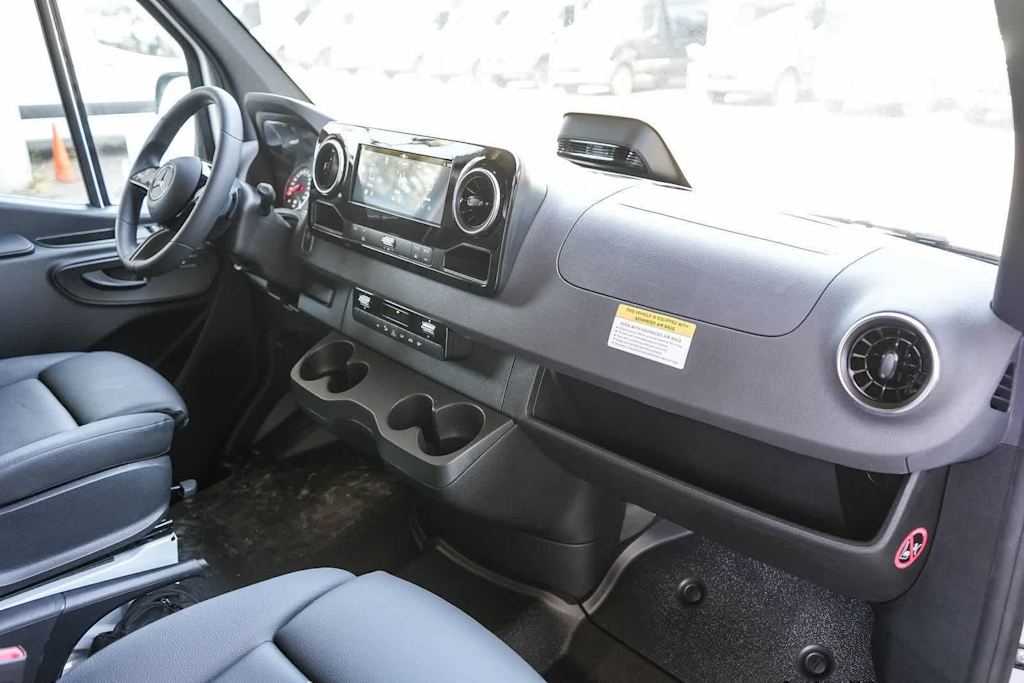 Thumbnail: 2026 Mercedes-Benz Sprinter - 9