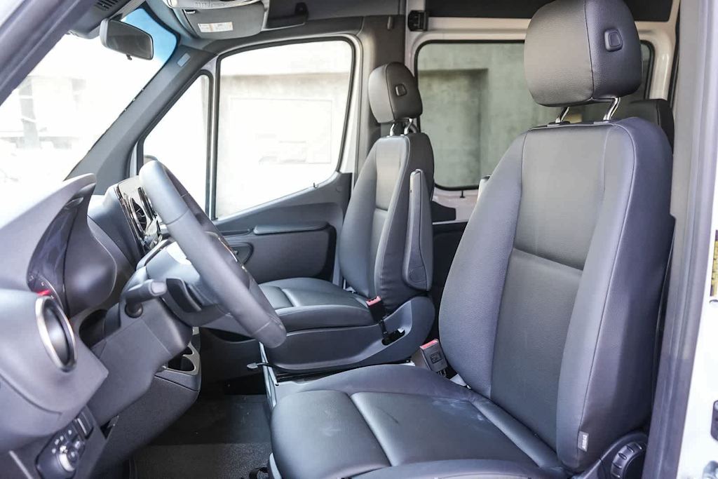 Thumbnail: 2026 Mercedes-Benz Sprinter - 11