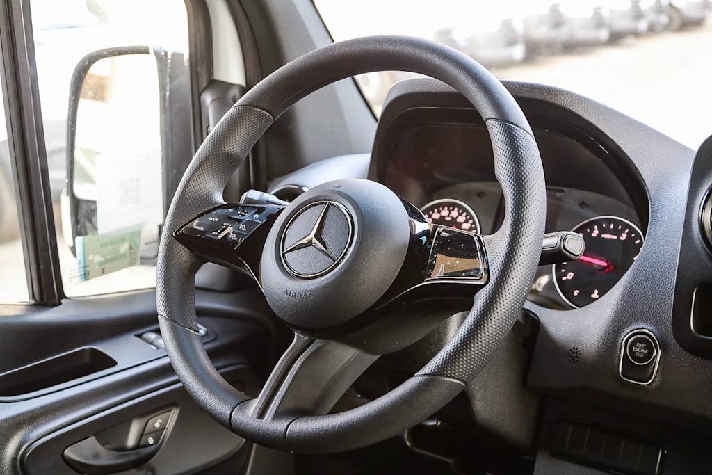 2025 Mercedes-Benz Sprinter 2500 9