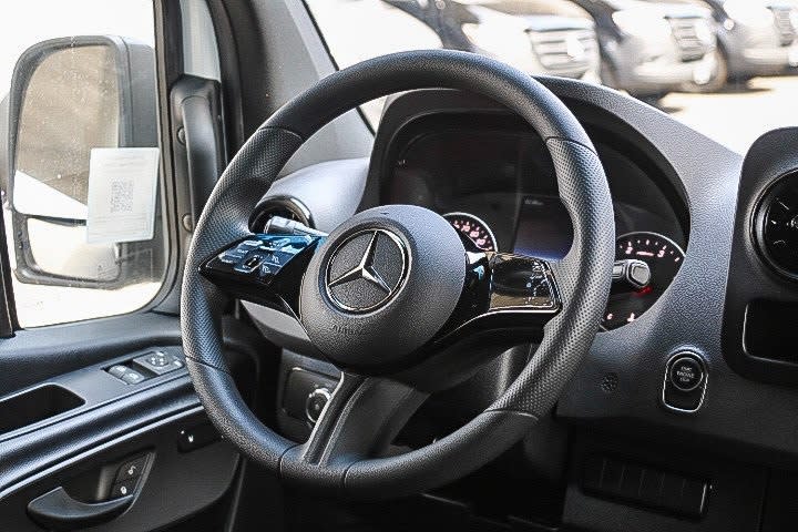 2025 Mercedes-Benz Sprinter 2500 9