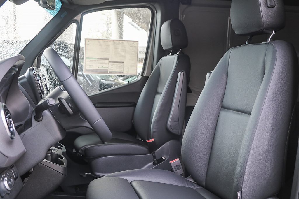 Thumbnail: 2024 Mercedes-Benz Sprinter - 11