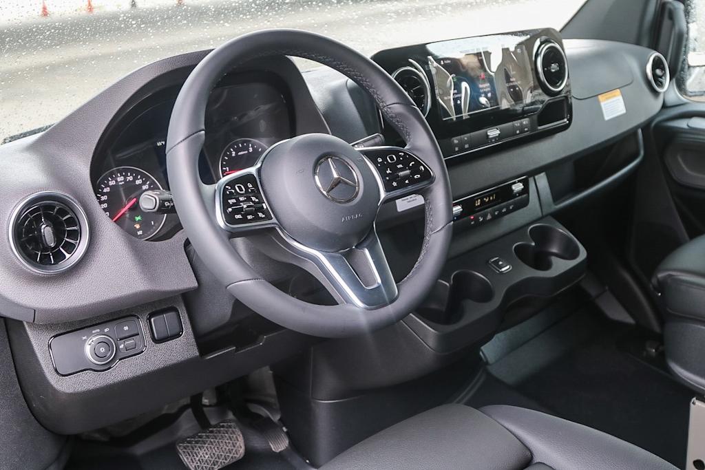 Thumbnail: 2024 Mercedes-Benz Sprinter - 2