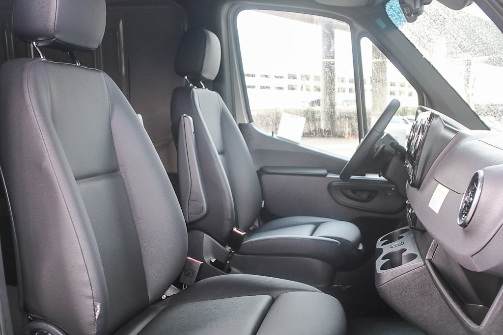 Thumbnail: 2024 Mercedes-Benz Sprinter - 10