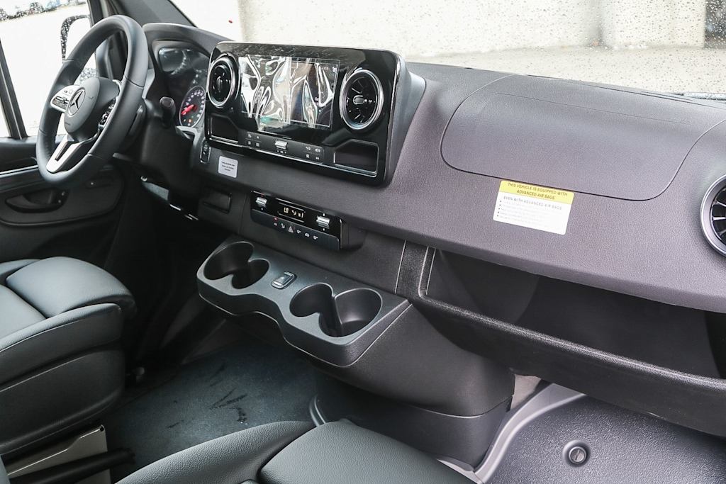 Thumbnail: 2024 Mercedes-Benz Sprinter - 9