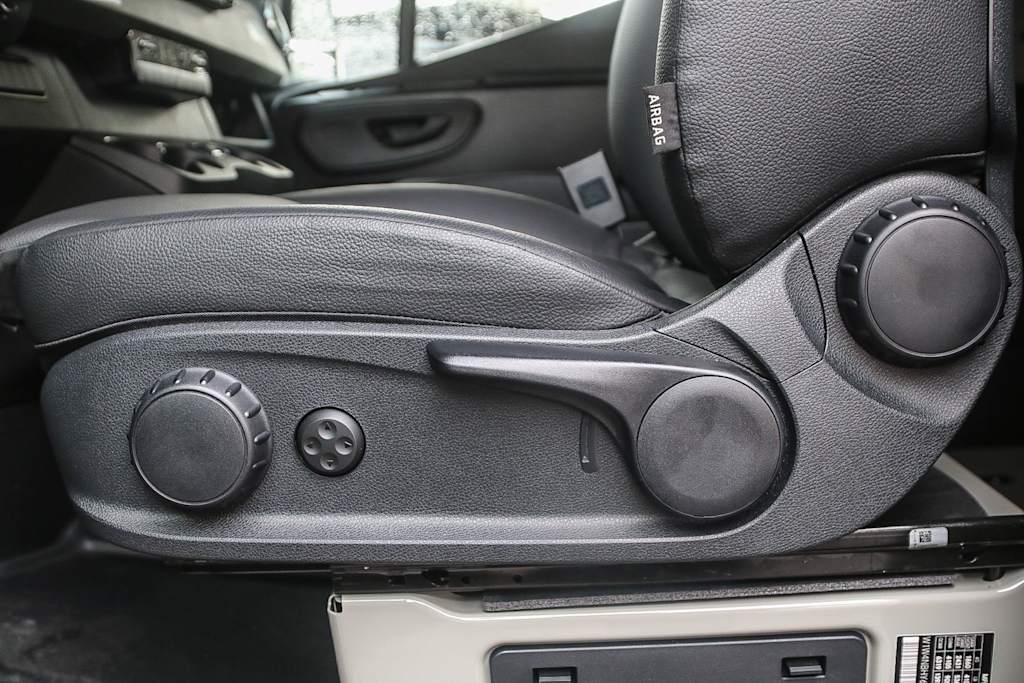 Thumbnail: 2024 Mercedes-Benz Sprinter - 22