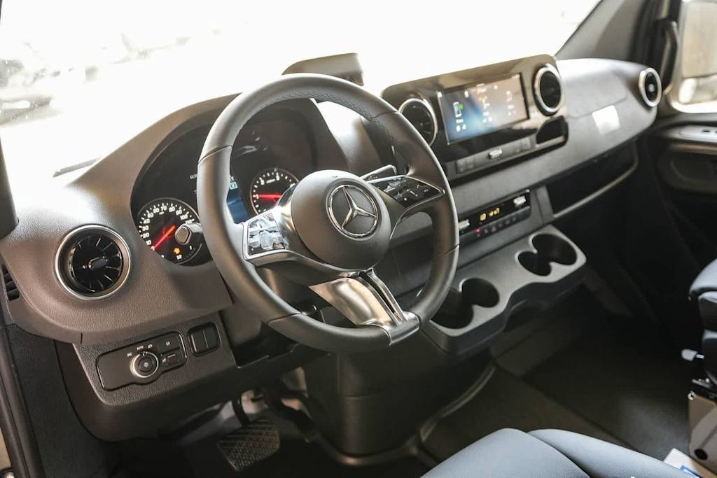 Thumbnail: 2026 Mercedes-Benz Sprinter - 2