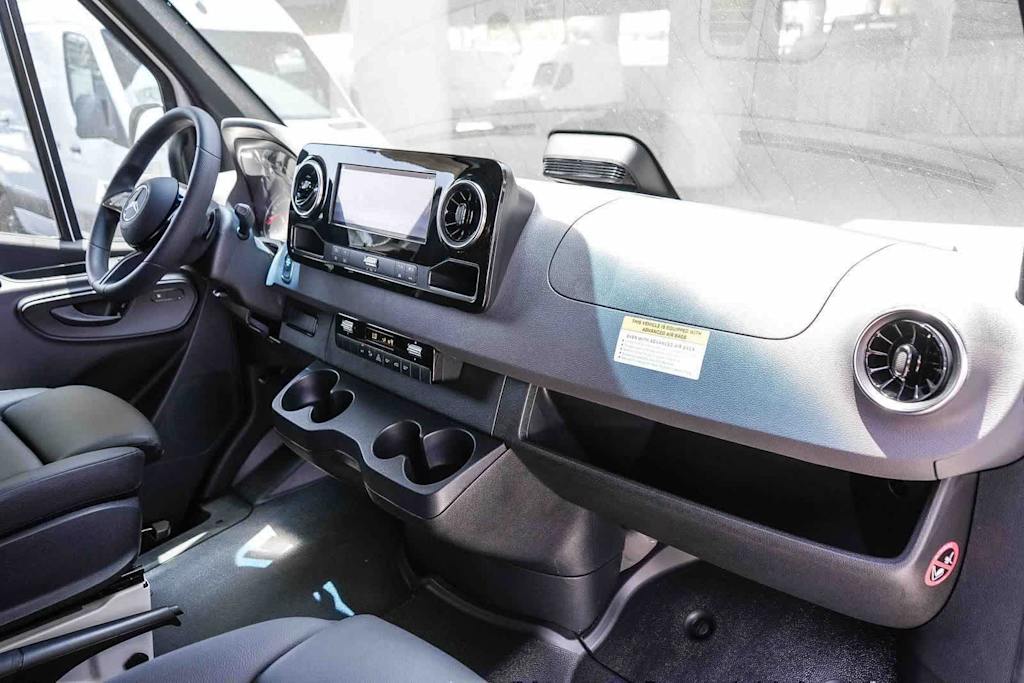 Thumbnail: 2026 Mercedes-Benz Sprinter - 7