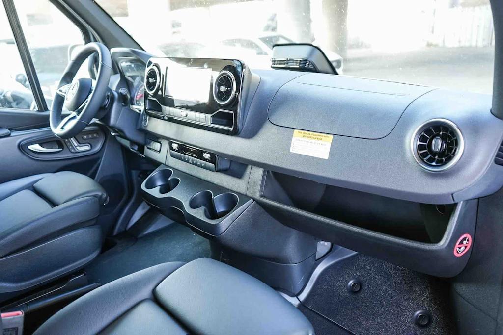 Thumbnail: 2026 Mercedes-Benz Sprinter - 8