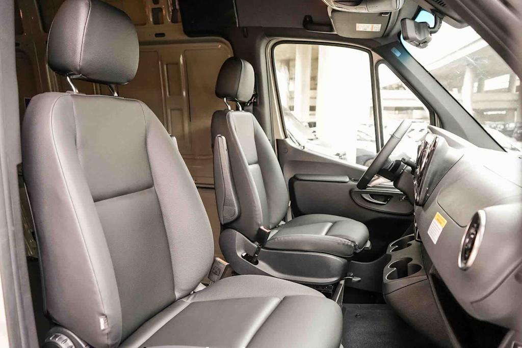 Thumbnail: 2026 Mercedes-Benz Sprinter - 10