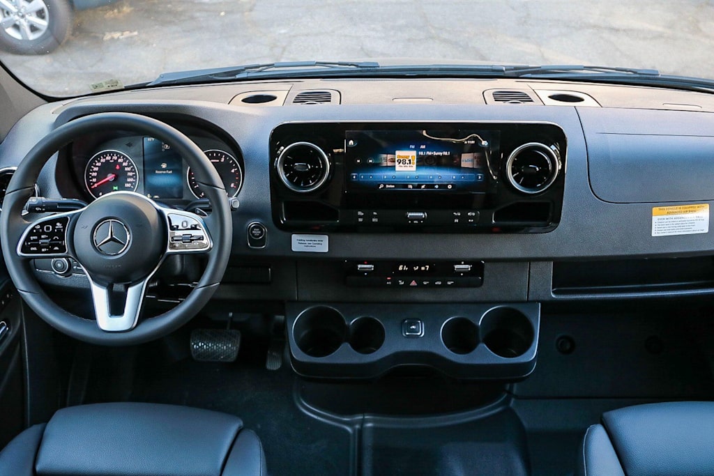 Thumbnail: 2024 Mercedes-Benz Sprinter - 2