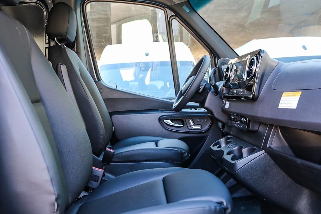 Thumbnail: 2024 Mercedes-Benz Sprinter - 10