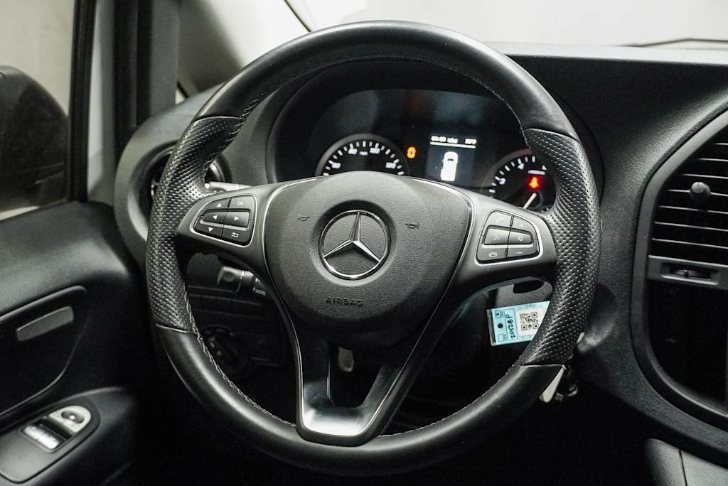 2023 Mercedes-Benz Metris  8