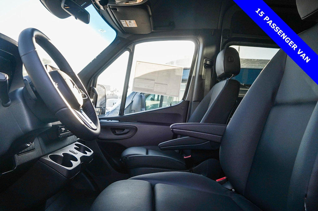 Thumbnail: 2024 Mercedes-Benz Sprinter - 11