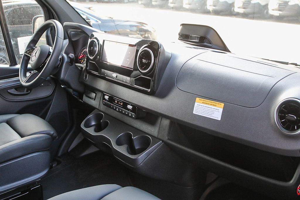 Thumbnail: 2025 Mercedes-Benz Sprinter - 8