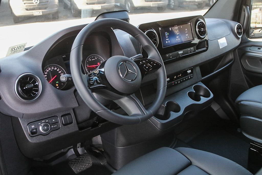 Thumbnail: 2025 Mercedes-Benz Sprinter - 2