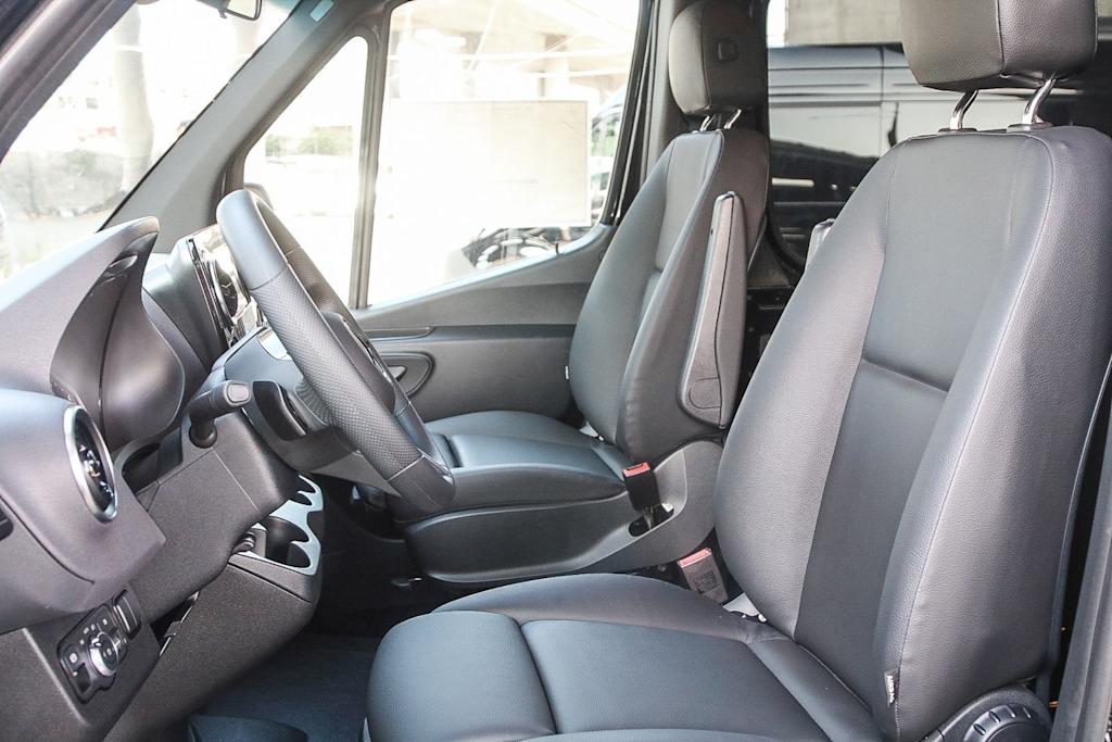 Thumbnail: 2025 Mercedes-Benz Sprinter - 10