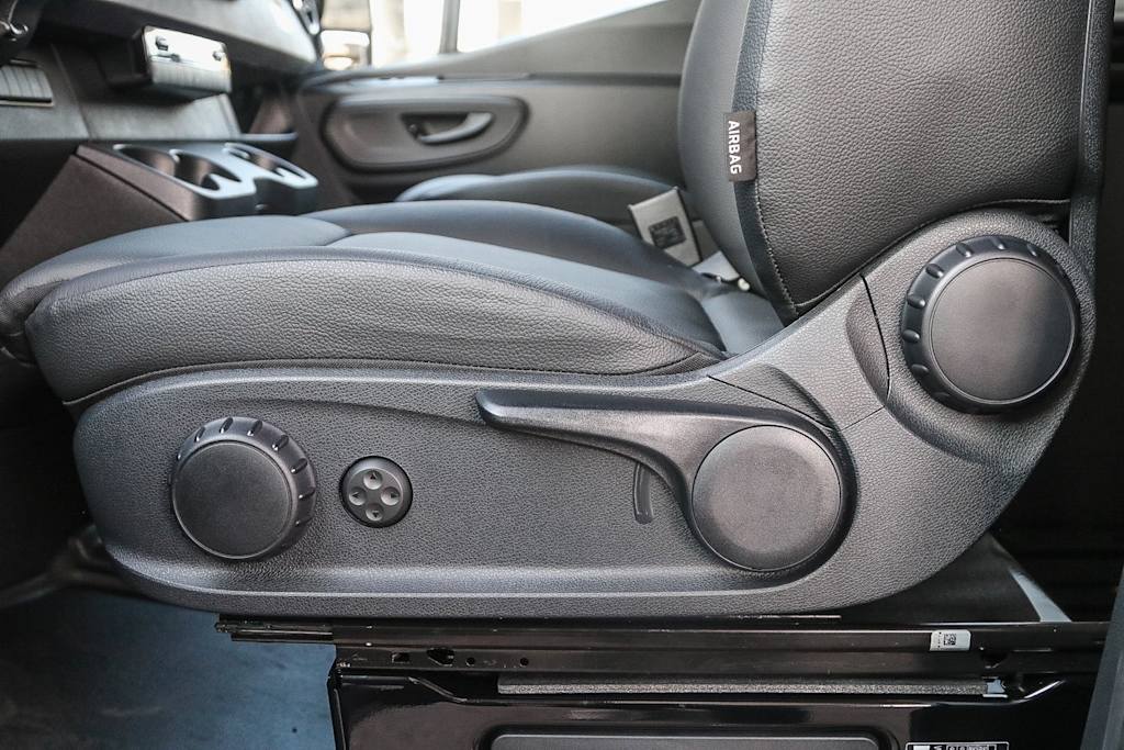 Thumbnail: 2025 Mercedes-Benz Sprinter - 21